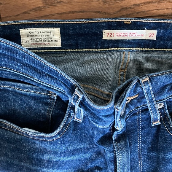 Levi’s red tab wedgie skinny filigree jeans with distressing - Picture 4 of 15